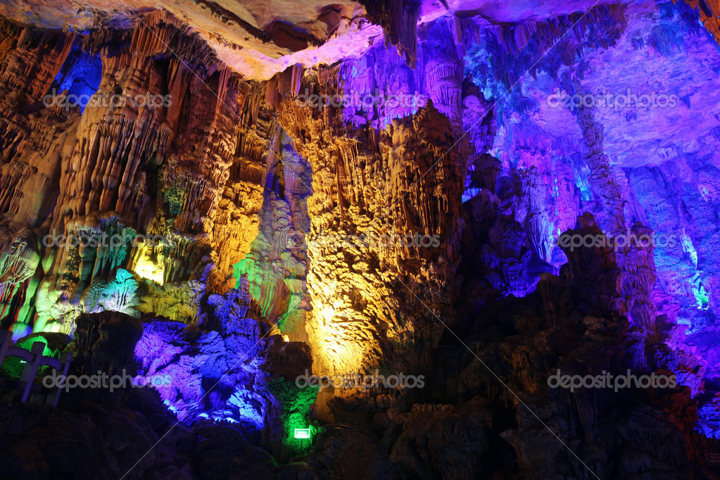 grottes de la flûte de roseau à guilin, Chine — Photographie