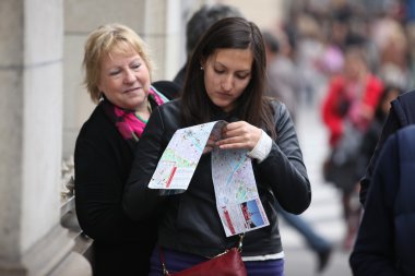 paris Caddesi üzerinde turist