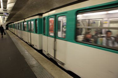 Görünümü Paris Metro içinde