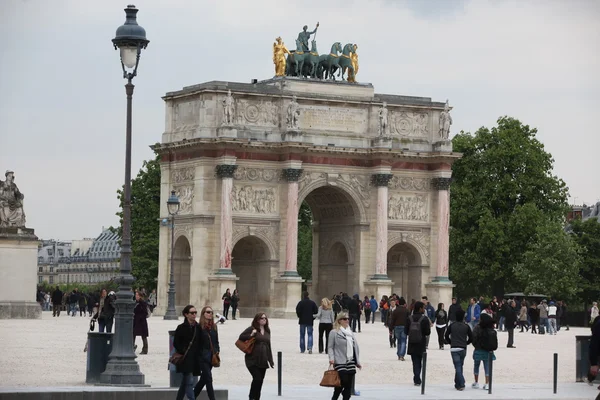 Arco triunfal del arrousel en los jardines de las Tullerías de París —  Fotos de Stock