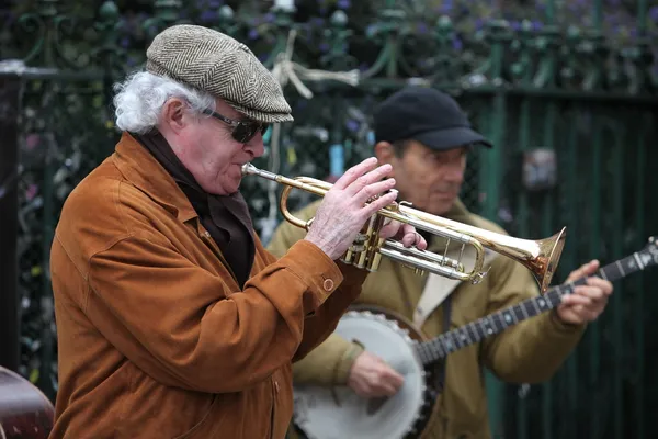 Des musiciens parisiens dans la rue — Photo