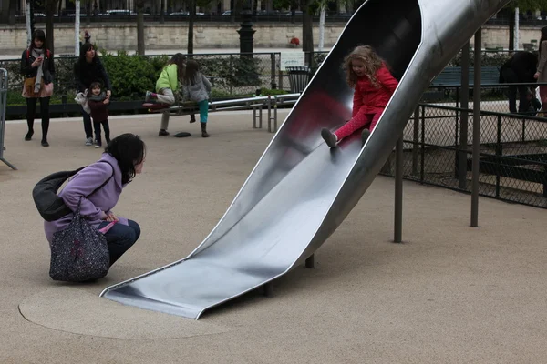 Mother with her child on yard. Paris — Stock Photo, Image