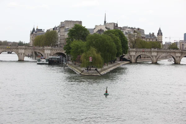 पॅरिसमधील पूल. फ्रान्स — स्टॉक फोटो, इमेज