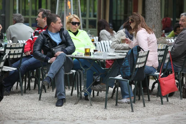 In café op een straat. Parijs — Stockfoto