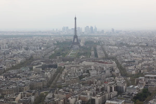 Eiffeltoren en de daken van Parijs Frankrijk — Stockfoto