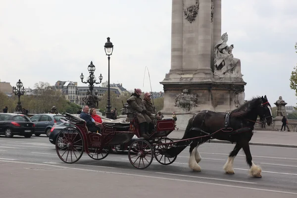 Vagn med hästar. Paris — Stockfoto
