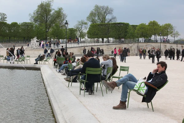 Near Luxor Obelisk and triumphal arch from Tuileries Garden — Stock Photo, Image