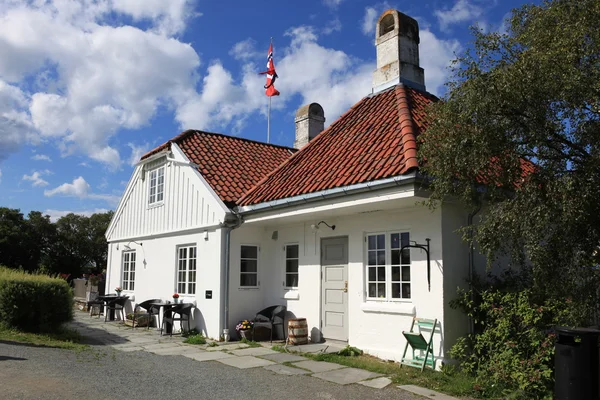 Byggnad med flaggan i trondheim — Stockfoto