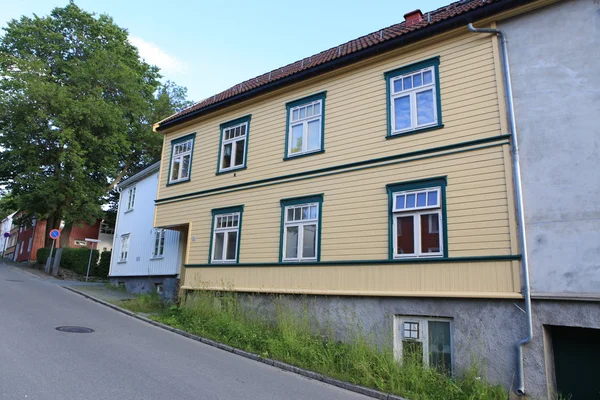 Mooie huizen in trondheim, Noorwegen — Stockfoto