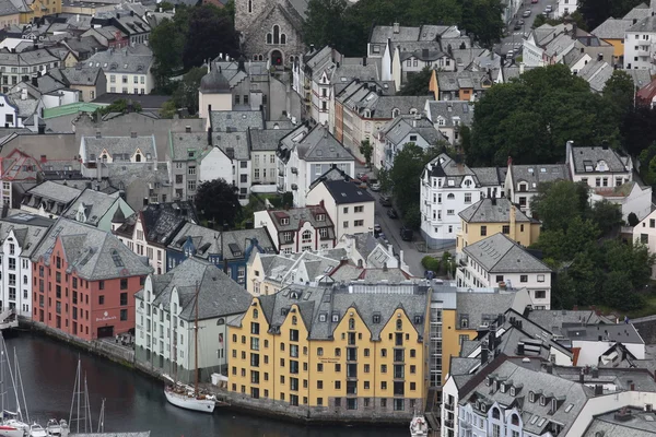 Blick von oben auf die norwegische Stadt — Stockfoto