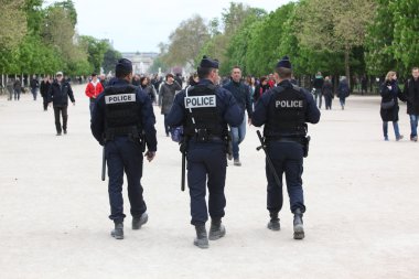 Paris - 27 Nisan: Fransız polisi kontrol güzel dinlenme sokak