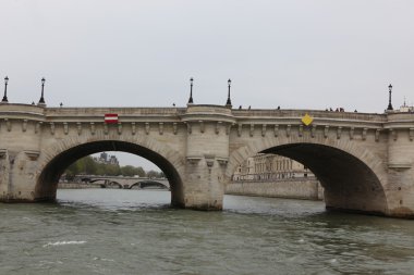 Paris seine Nehri Köprüsü