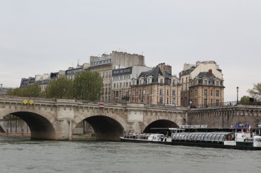 Paris seine Nehri Köprüsü