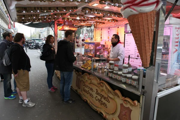 Vista de la típica cafetería de París — Foto de Stock