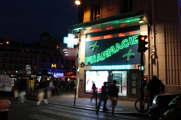 Widok ulic Paryż nocą — Zdjęcie stockowe