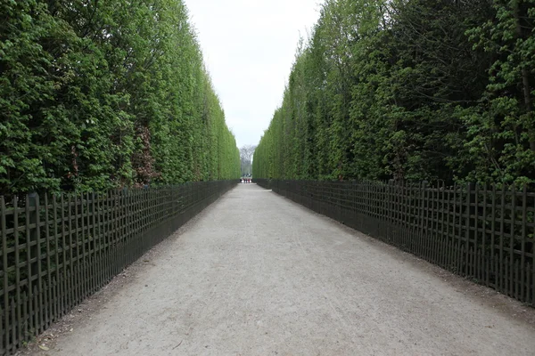 Park miejski i eiffel wieża w Paryż, Francja. — Zdjęcie stockowe