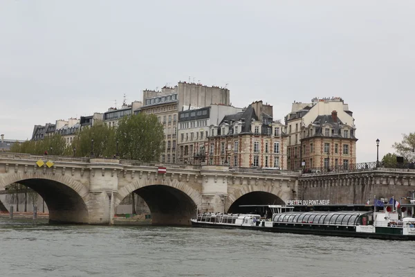パリ セーヌ川橋します。 — ストック写真