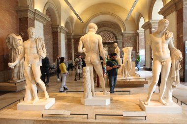 Louvre Müzesi