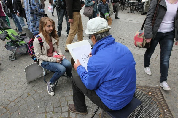 Een straat schilder in Parijs — Stockfoto