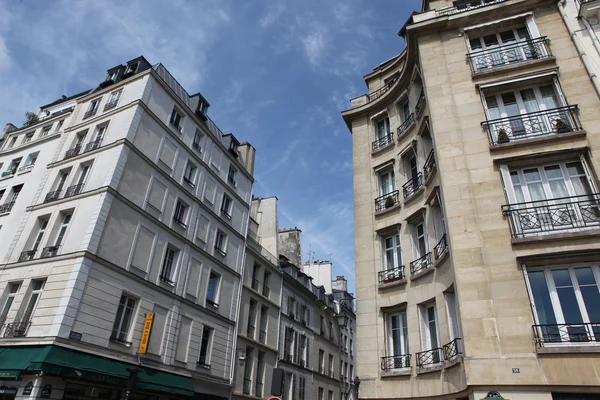 Budynek w Paryżu — Zdjęcie stockowe
