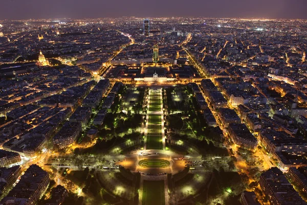 Vista nocturna de París desde la Torre Eiffel — Foto de Stock