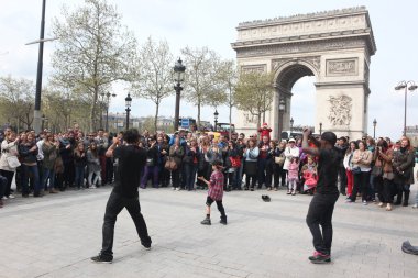 Paris - 27 Nisan:: bazı breakdance hamle açık içinde B-boy yapmak bir