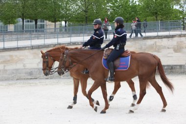 Paris - 27 Nisan: Fransız polisi kontrol güzel dinlenme sokak