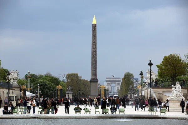 FRANCE - 27 AVRIL : Obélisque de Louxor et arc de triomphe à Tuilerie — Photo