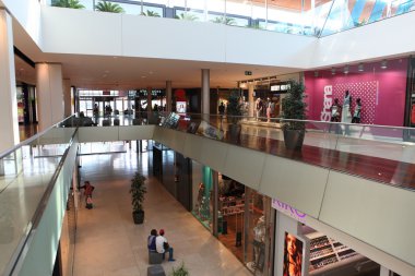 Barcelona alışveriş merkezi içinde