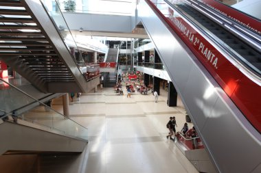 Barcelona alışveriş merkezi içinde