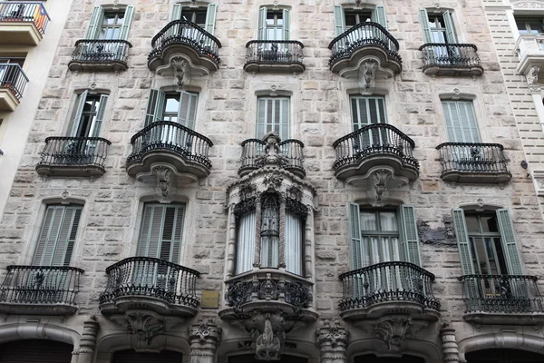 Gevel van het gebouw in barcelona — Stockfoto