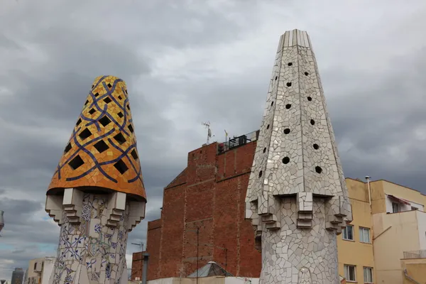 Verbazingwekkende daken van barcelona — Stockfoto