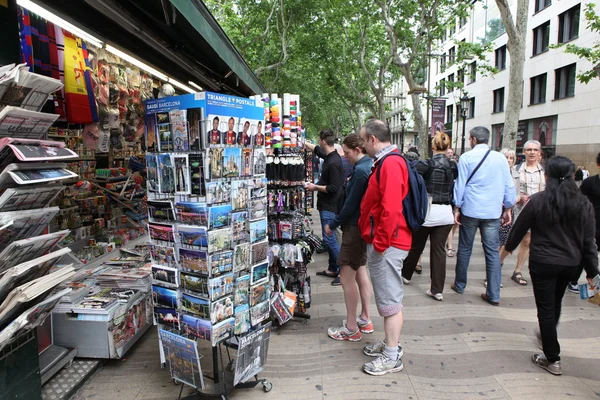 Ruas turísticas em Barcelona — Fotografia de Stock