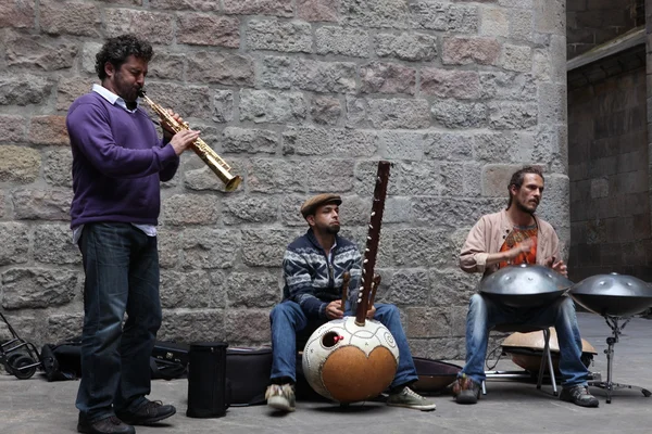 Músicos de rua na rua Barcelona — Fotografia de Stock