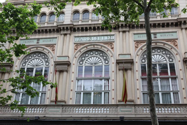 Facade of building in Barcelona — Stock Photo, Image