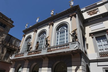 tiyatro ve müze giriş dali