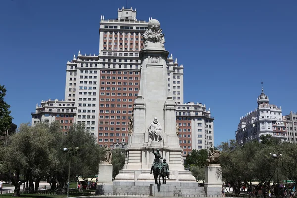 Madrid. Monumento a Cervantes, Don Quixote e Sancho Panza. Espanha — Fotografia de Stock