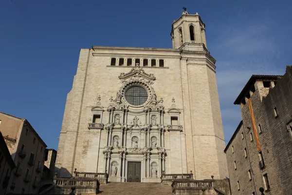 Pohled na průčelí katedrály města girona, Španělsko — Stock fotografie