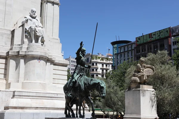 Madrid. Monument à Cervantes, Don Quichotte et Sancho Panza. Espagne — Photo