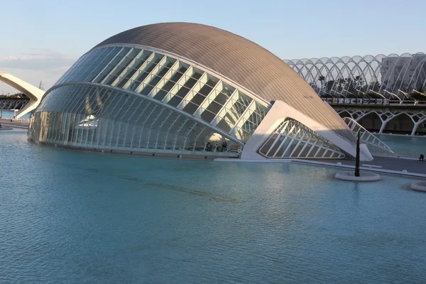 Valencia, Spanyolország: tájat, a hemisferic és a palau de les arts reina sofia — Stock Fotó