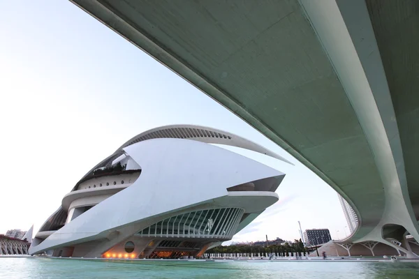 Valencia, Spanyolország: tájat, a hemisferic és a palau de les arts reina sofia — Stock Fotó