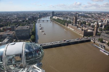 London, Büyük Britanya - Haziran 6: big Ben'e ve Parlamento Londra, İngiltere'de ev