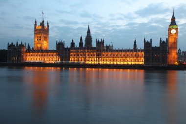 Big Ben'e ve Parlamento geceler, london, İngiltere evler