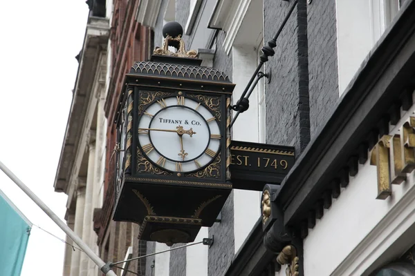 Londyn - 6 czerwca: tiffany & co sklepu w Londynie, Wielka Brytania — Zdjęcie stockowe