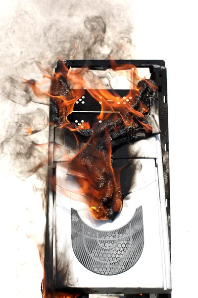 Incendie dans le boîtier de l'ordinateur — Photo