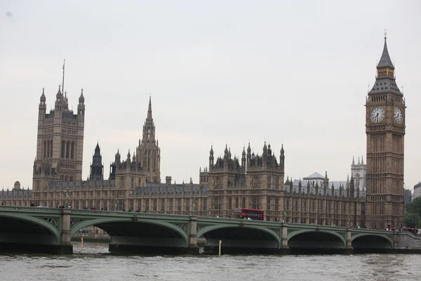 Big Ben und die Parlamentsgebäude in London, Großbritannien — Stockfoto