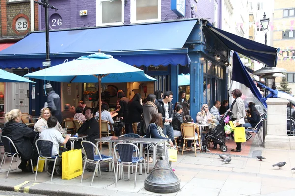 LONDON - JUNE 6: pub in London, UK — Stock Photo, Image