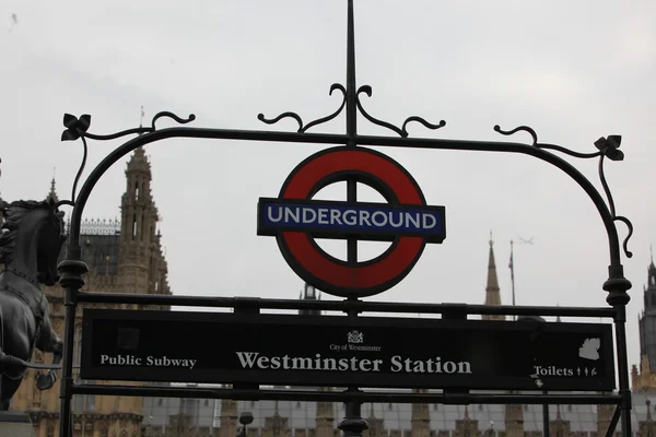 London, Egyesült Királyság - június 06: london-westminster underground station — Stock Fotó