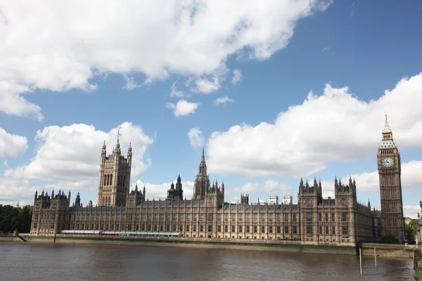 Big Ben e le Camere del Parlamento a Londra, Regno Unito — Foto Stock