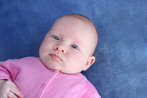 Bedårande lilla barnet 3 månader gammal — Stockfoto